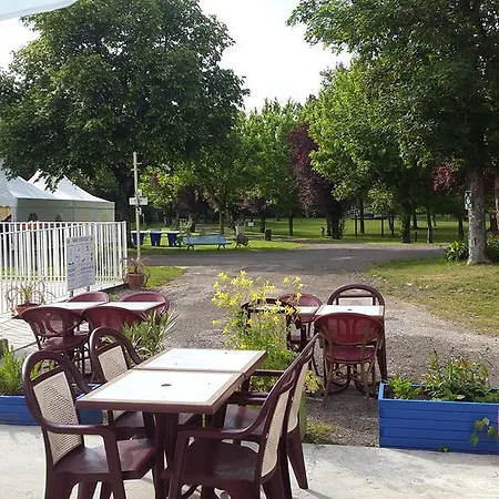 Camping Les Rives Du Ceou Saint-Chamarand